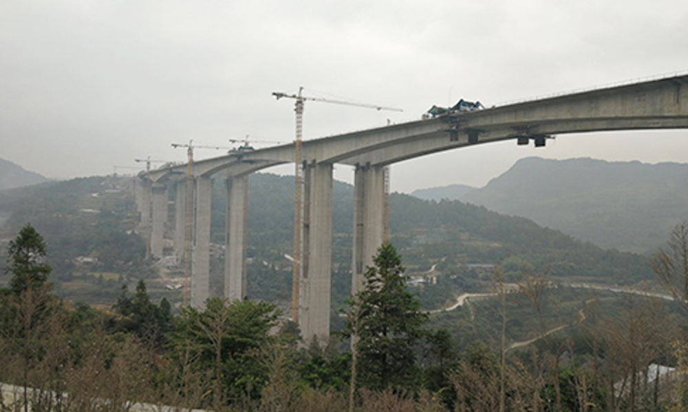 轮势随山度 　桥形跨山通——遵贵扩容工程桥梁施工监控项目新田坡特大桥右幅实现高精度合龙